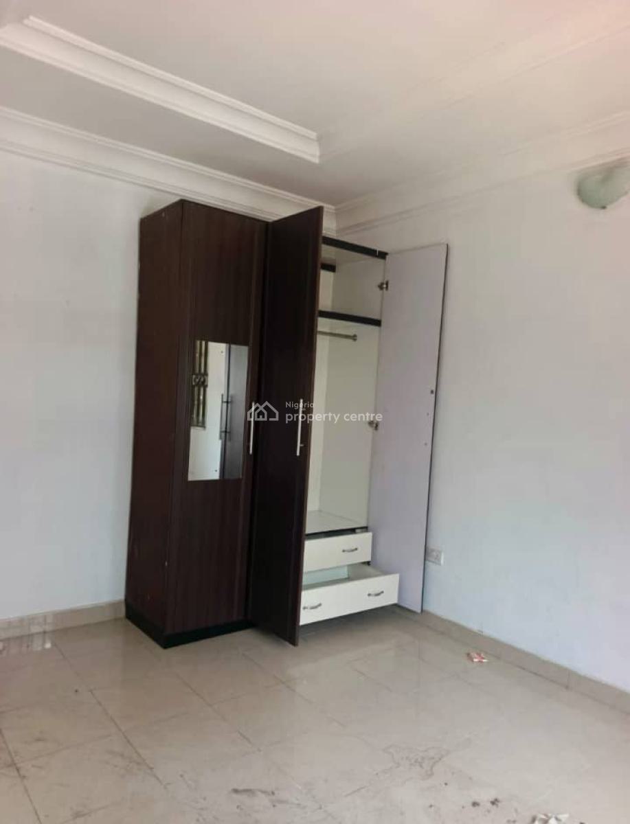 Spacious 3 Bedroom Flat Apartment, Gra Phase 1, Magodo, Lagos, Flat / Apartment for Rent