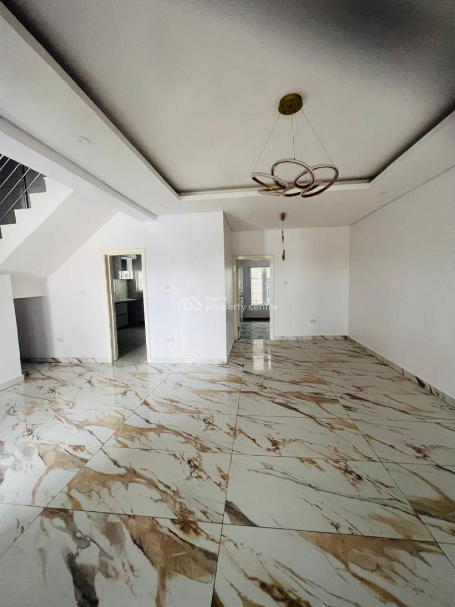 4 Bedroom Maisonette in a Serviced Estate, Lekki Right-side, Lekki Phase 1, Lekki, Lagos, Terraced Duplex for Sale