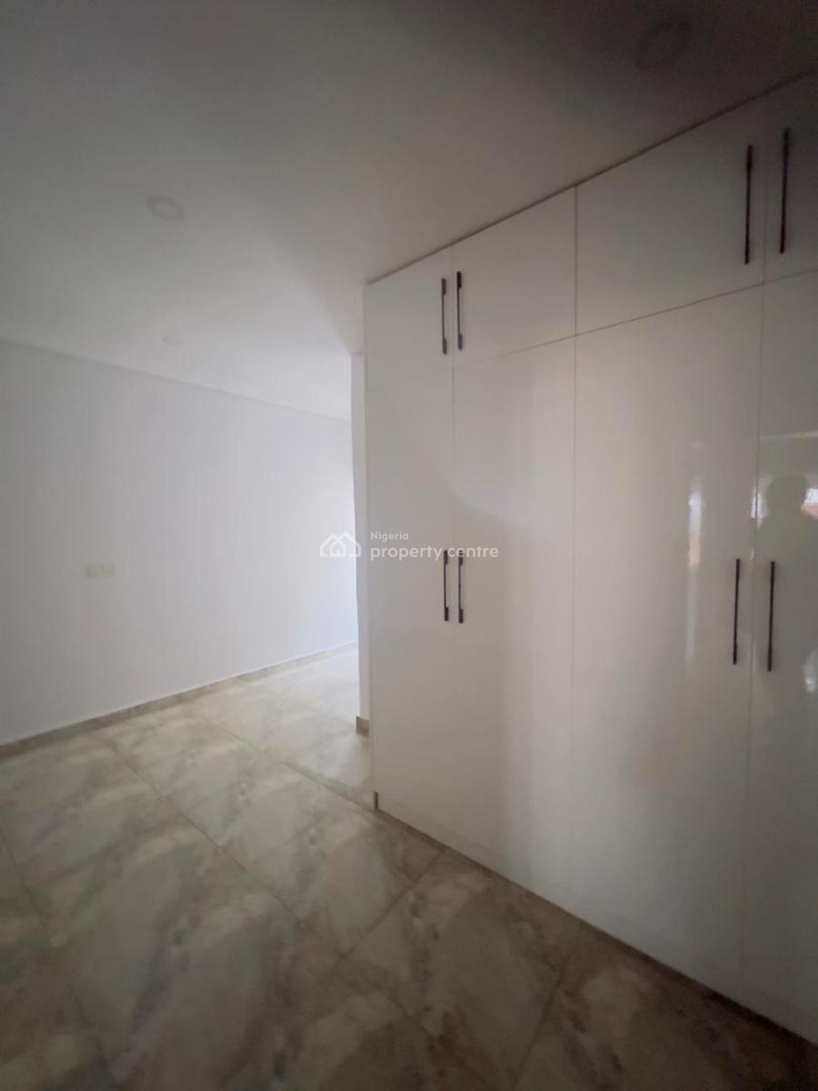 4 Bedroom Maisonette in a Serviced Estate, Lekki Right-side, Lekki Phase 1, Lekki, Lagos, Terraced Duplex for Sale