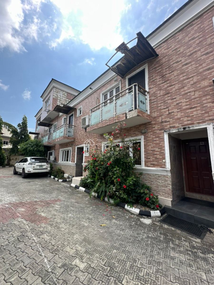 a Nice Serviced 3 Bedroom Terrace with Bq, Lekki Phase 1, Lekki, Lagos, Terraced Duplex for Rent