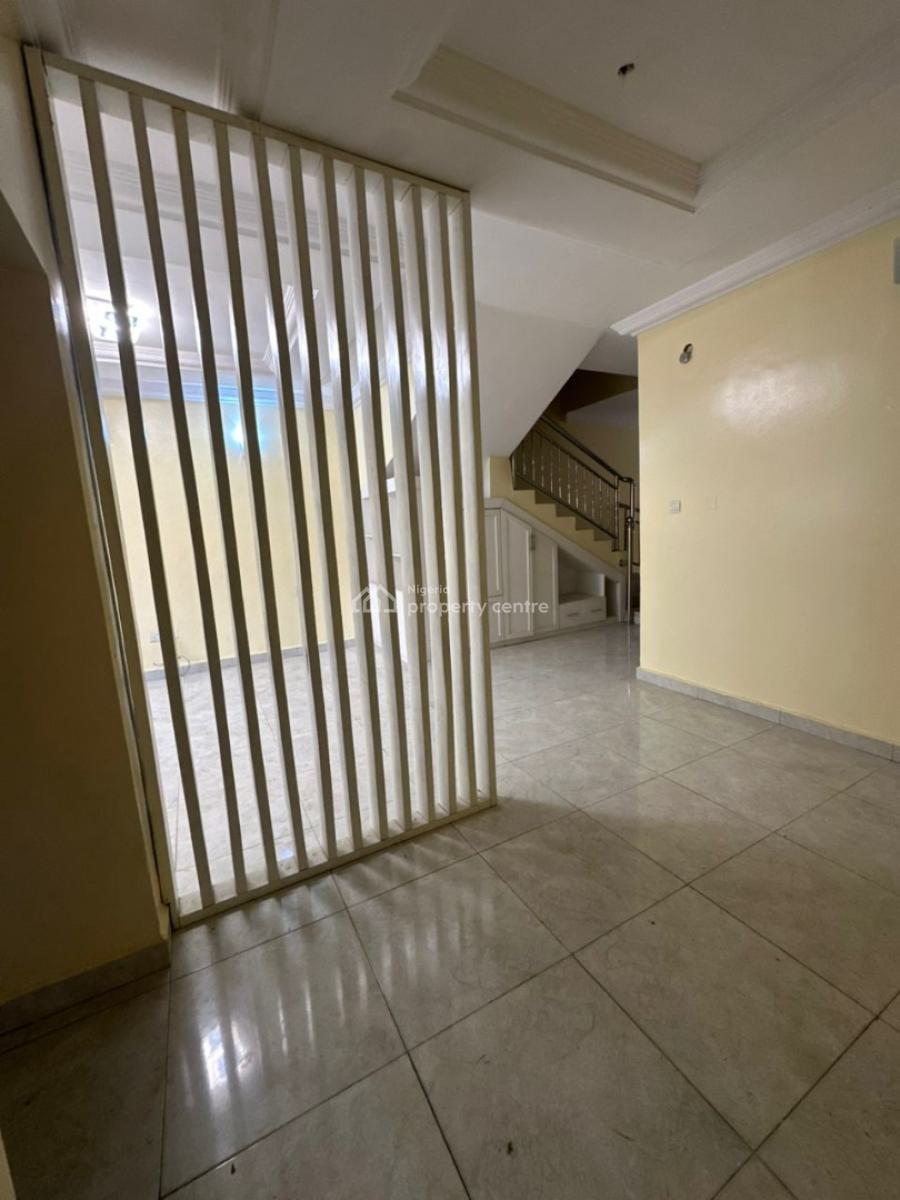 a Nice Serviced 3 Bedroom Terrace with Bq, Lekki Phase 1, Lekki, Lagos, Terraced Duplex for Rent