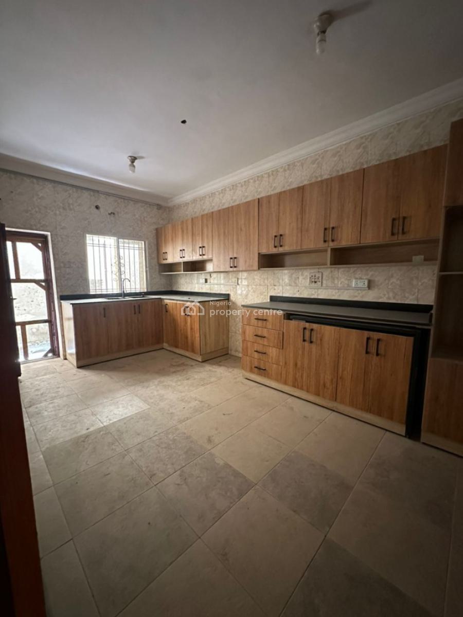 a Nice Serviced 3 Bedroom Terrace with Bq, Lekki Phase 1, Lekki, Lagos, Terraced Duplex for Rent