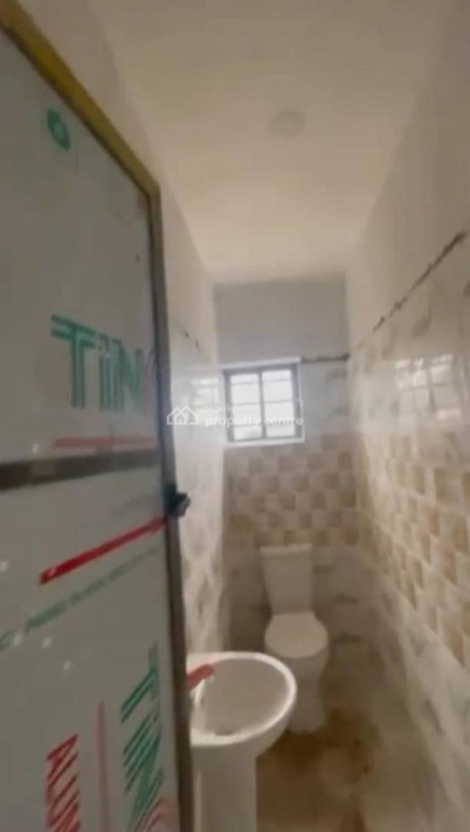 Lovely 2 Bedroom Flat, Off Morocco Road, Shomolu, Lagos, Flat / Apartment for Rent