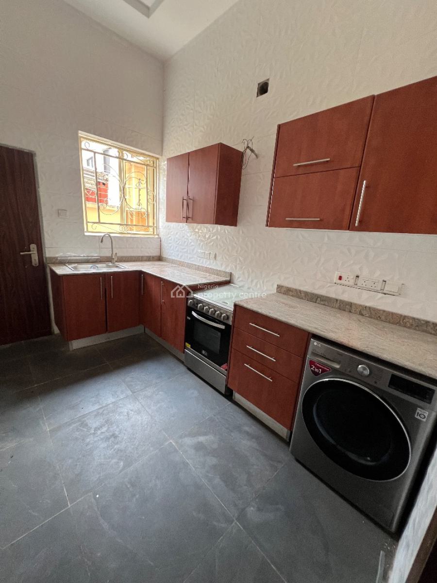 Serviced 2 Bedroom Flat, Off Admiralty Way, Lekki Phase 1, Lekki, Lagos, Flat / Apartment for Rent