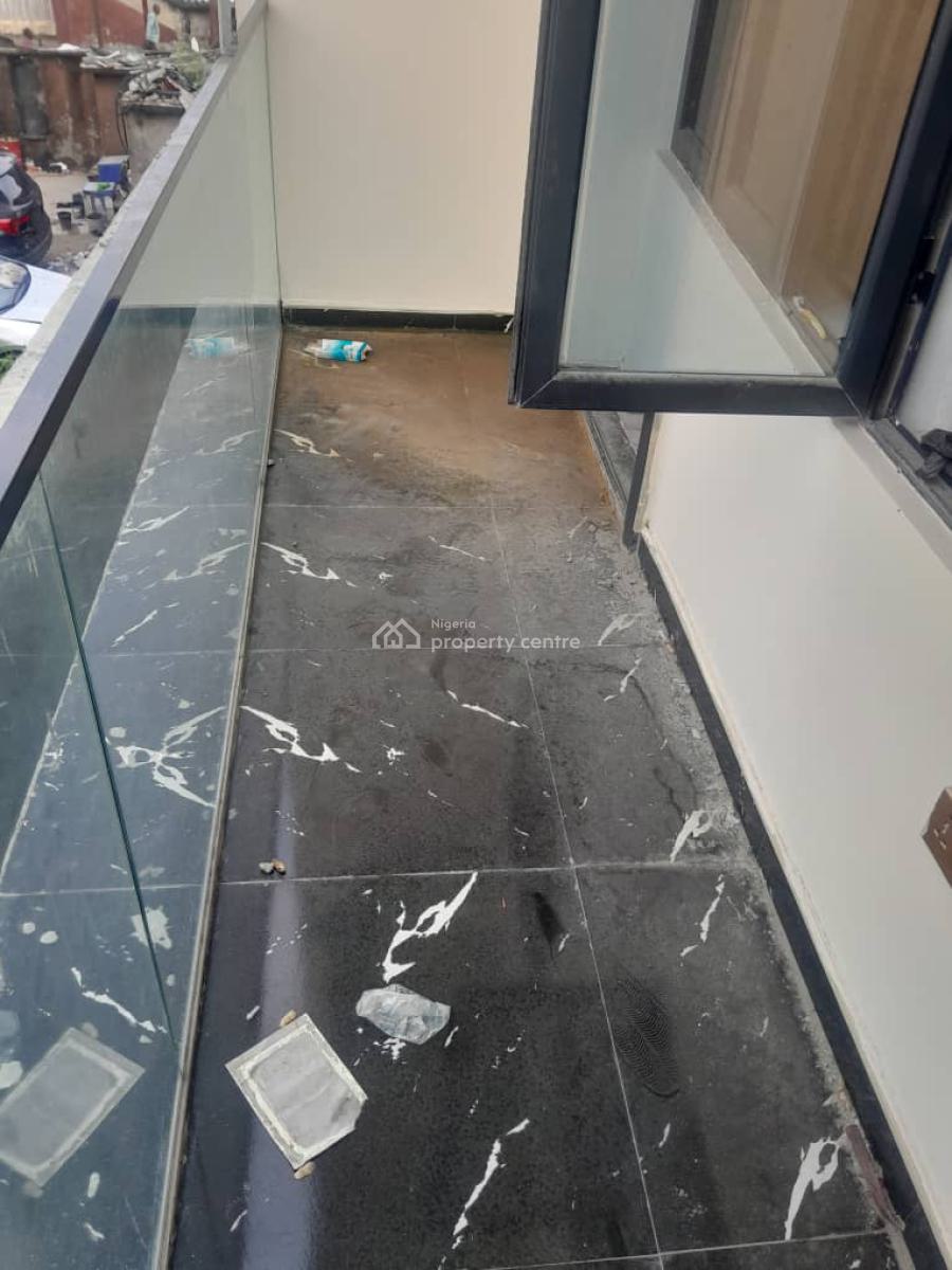 Spacious 2 Bedroom Flat with Modern Facilities, Surulere, Lagos, Flat / Apartment for Sale