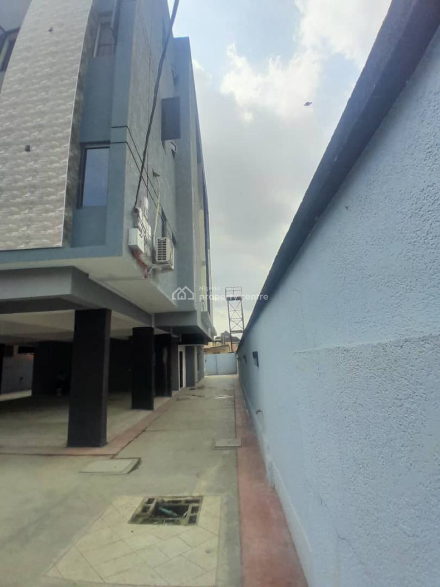 Spacious 2 Bedroom Flat with Modern Facilities, Surulere, Lagos, Flat / Apartment for Sale