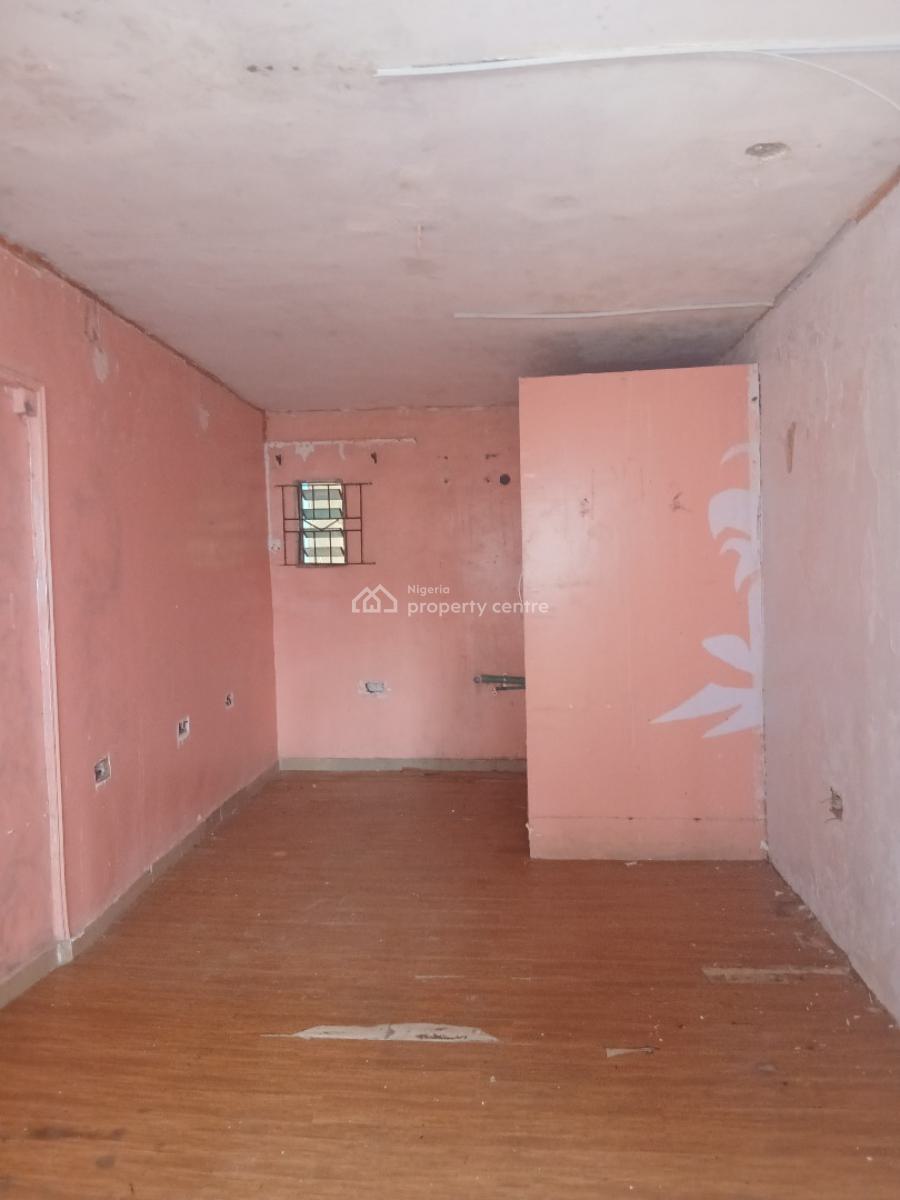 Lovely Fine Shop, Yaba, Lagos, Shop for Rent