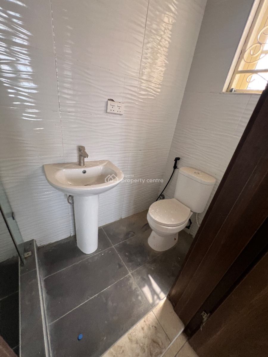 Serviced 3 Bedroom Flat, Lekki Phase 1, Lekki, Lagos, Flat / Apartment for Rent