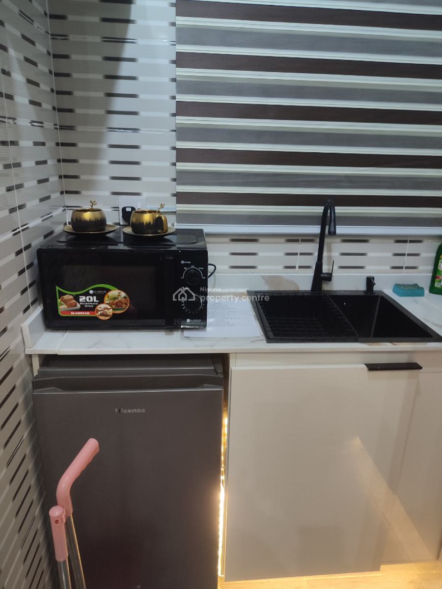 Super Cozy & Stylish 1-bedroom Apartment, Yaba, Lagos, Flat / Apartment Short Let