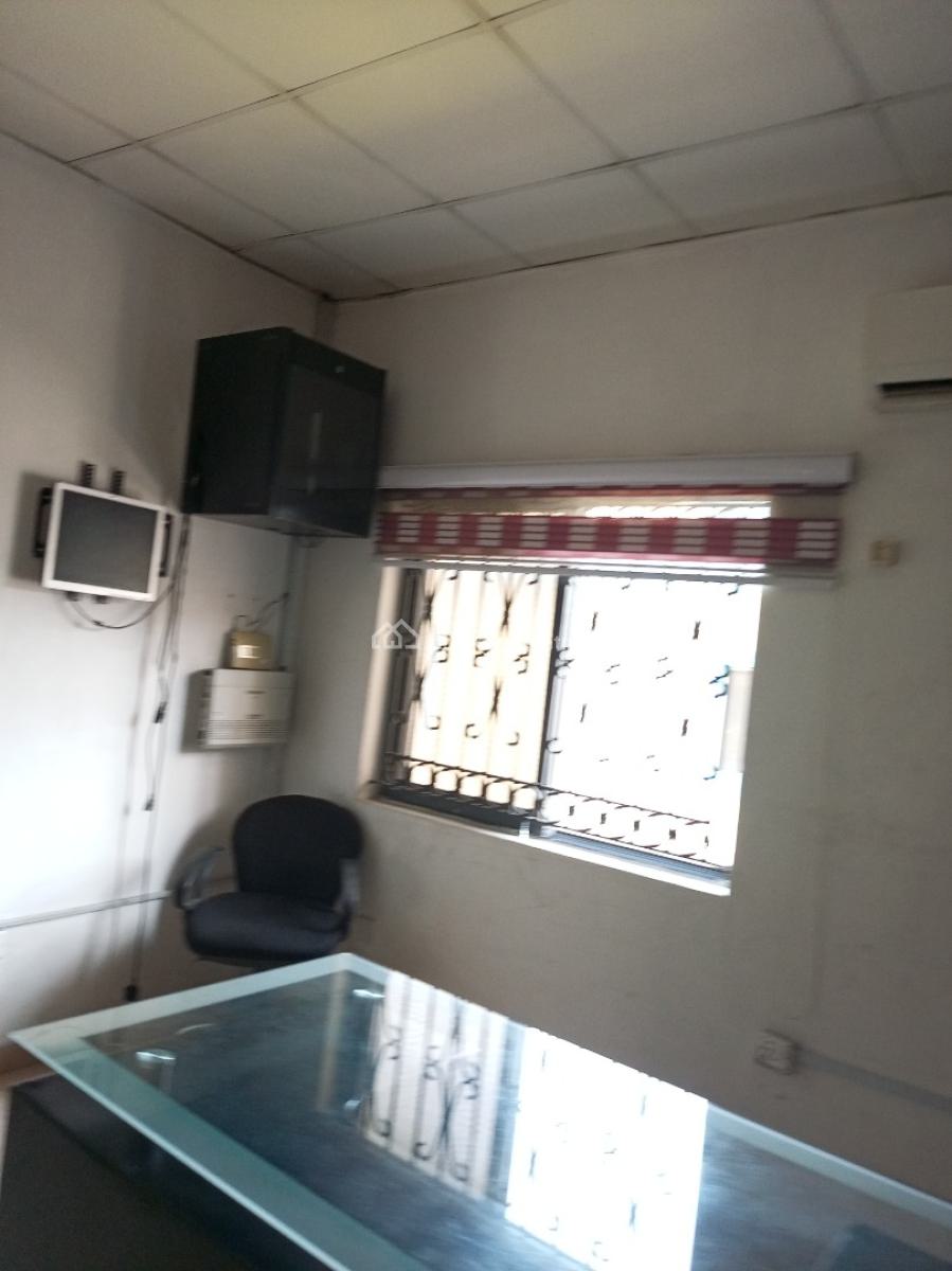 1 Room Corporate Office Space Ensuite, Ikota Villa Estate, Lekki, Lagos, Office Space for Rent