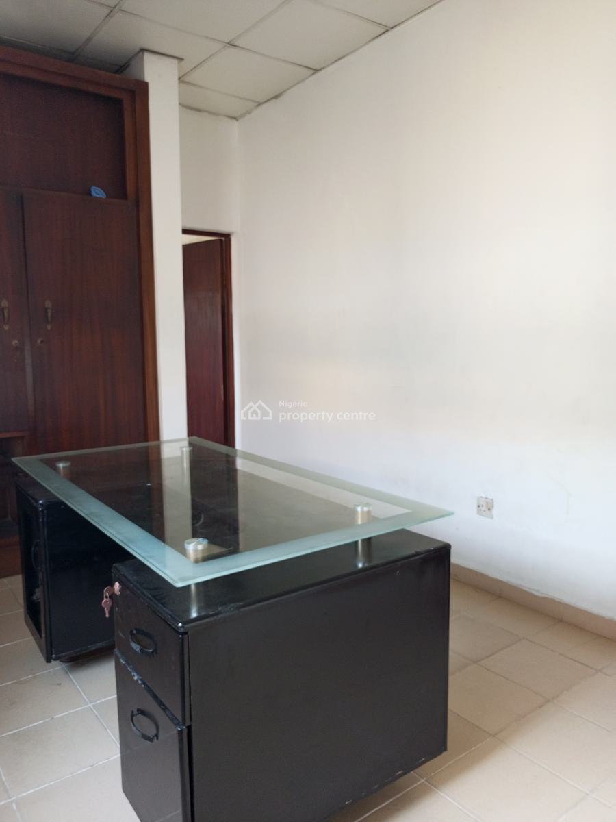 1 Room Corporate Office Space Ensuite, Ikota Villa Estate, Lekki, Lagos, Office Space for Rent