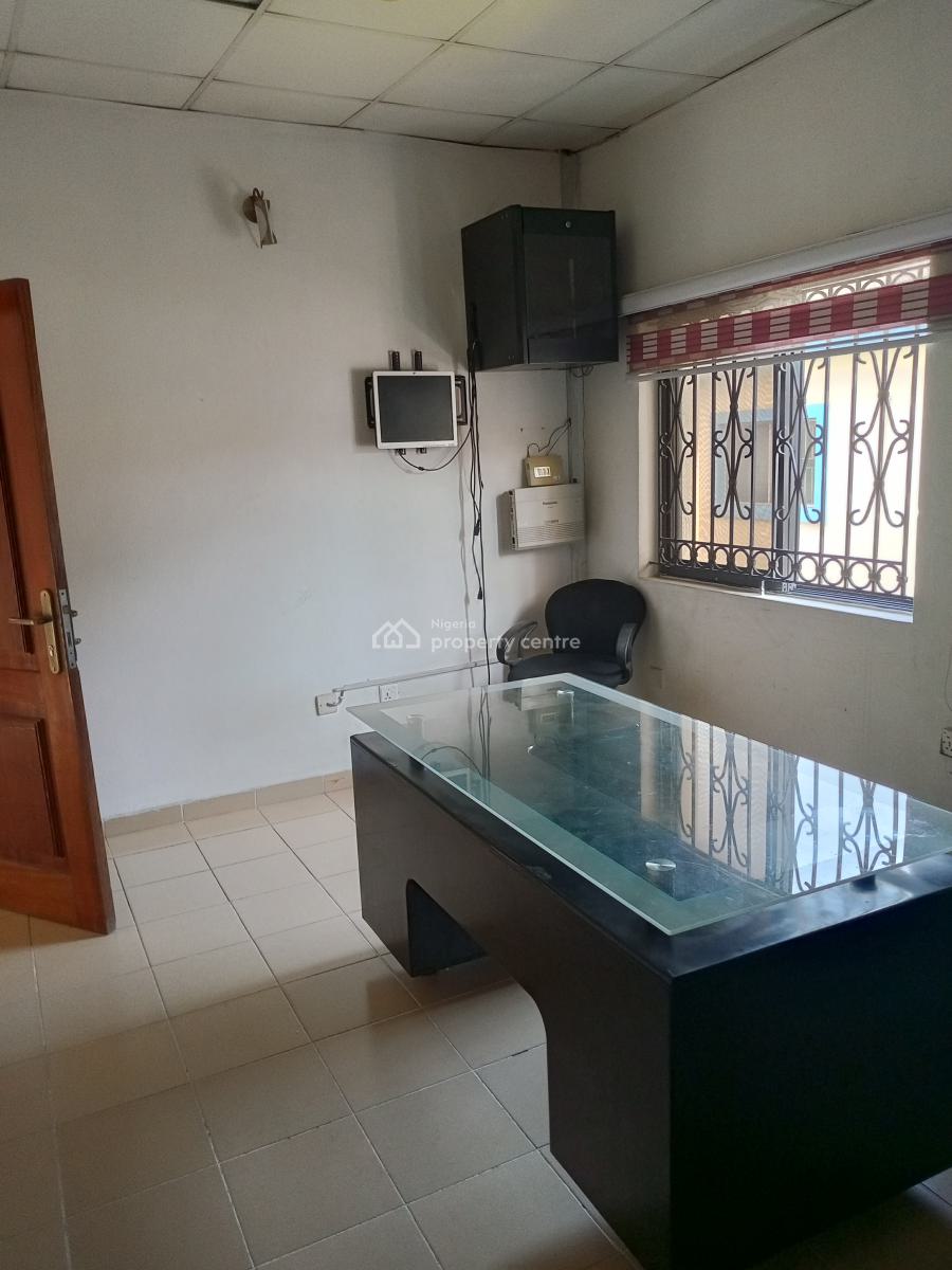 1 Room Corporate Office Space Ensuite, Ikota Villa Estate, Lekki, Lagos, Office Space for Rent