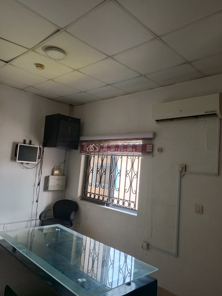 1 Room Corporate Office Space Ensuite, Ikota Villa Estate, Lekki, Lagos, Office Space for Rent
