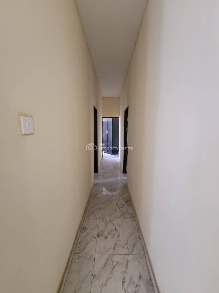Spacious 3 Bedroom Flat, Upfloor, Ensuite Rooms, Off Freedom Way, Lekki Phase 1, Lekki, Lagos, Flat / Apartment for Rent