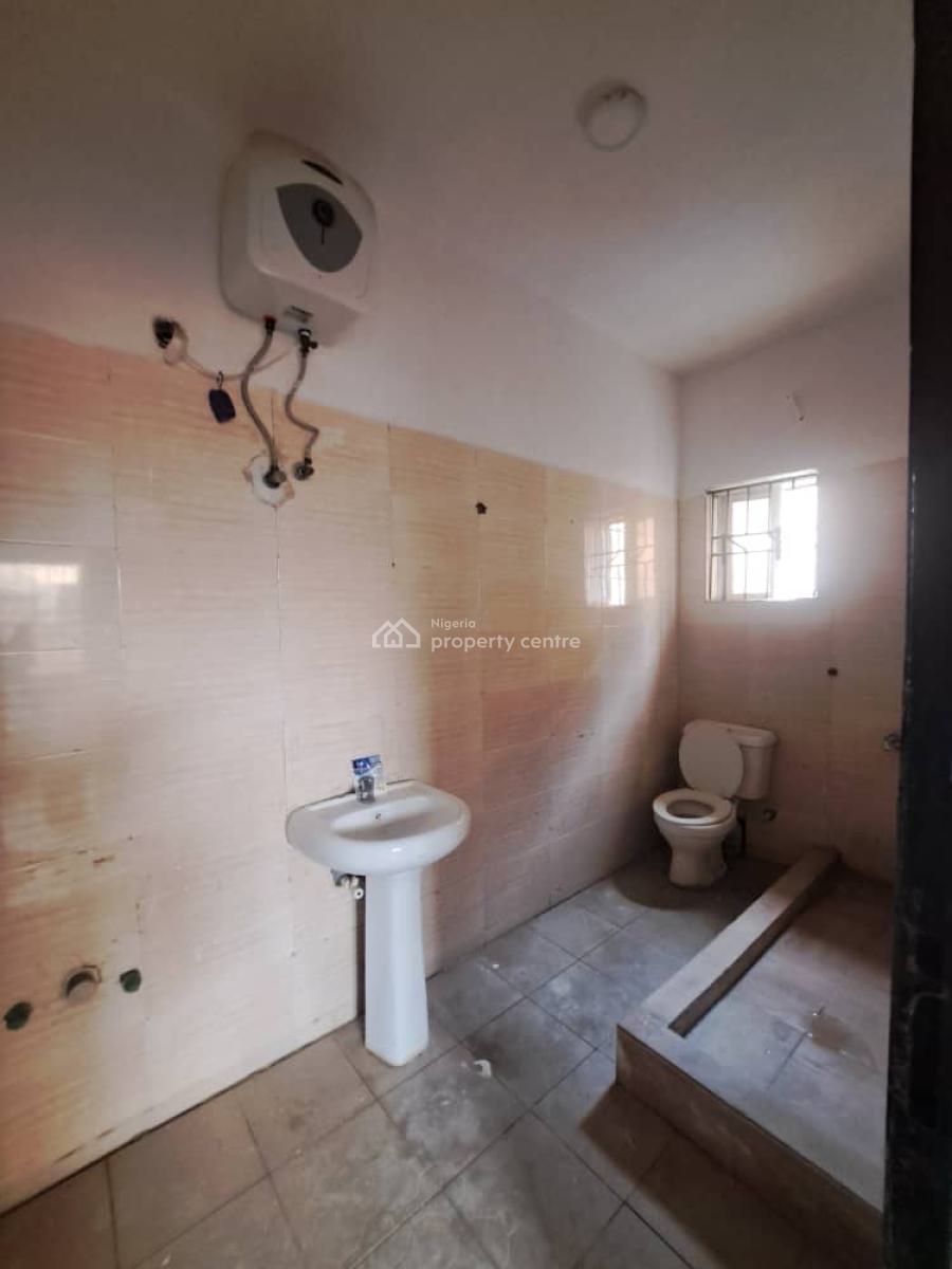 Very Spacious 3 Bedroom Apartment Available, Lekki Phase 1, Lekki, Lagos, Flat / Apartment for Rent