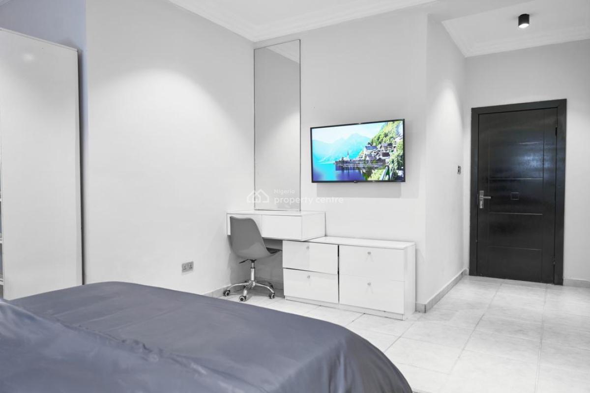 Brand New Smart Luxury 1 Bedroom Apartment with Swimming Pool  and Ps5, Lekki Phase 1, Lekki, Lagos, Flat / Apartment Short Let