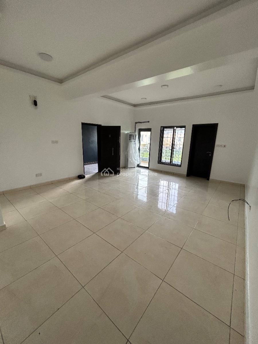 Well Maintained and Spacious 3 Bedroom Apartment with Bq, Oral Estate, Lekki, Lagos, Flat / Apartment for Rent
