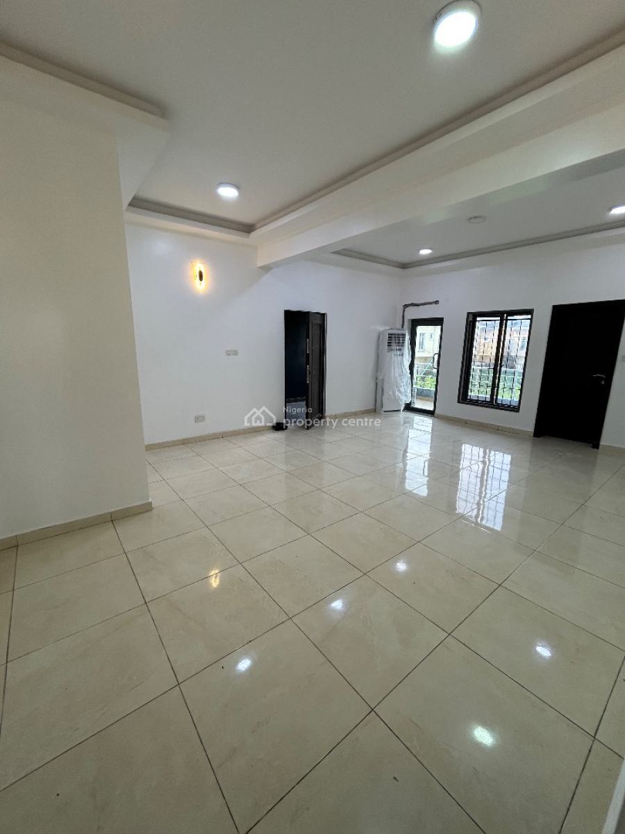 Well Maintained and Spacious 3 Bedroom Apartment with Bq, Oral Estate, Lekki, Lagos, Flat / Apartment for Rent