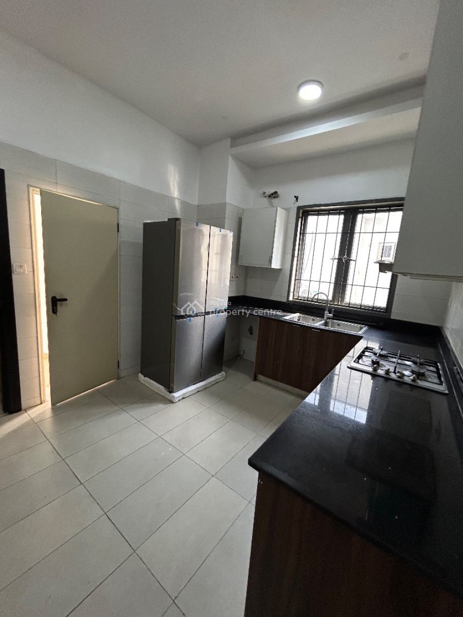 Well Maintained and Spacious 3 Bedroom Apartment with Bq, Oral Estate, Lekki, Lagos, Flat / Apartment for Rent
