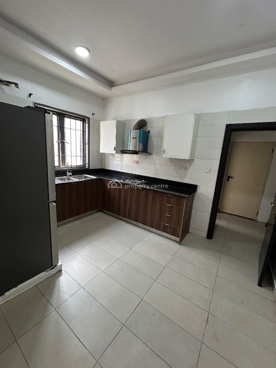 Well Maintained and Spacious 3 Bedroom Apartment with Bq, Oral Estate, Lekki, Lagos, Flat / Apartment for Rent