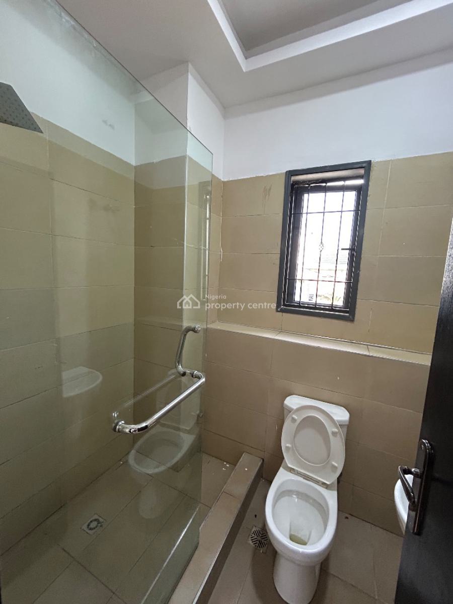 Well Maintained and Spacious 3 Bedroom Apartment with Bq, Oral Estate, Lekki, Lagos, Flat / Apartment for Rent