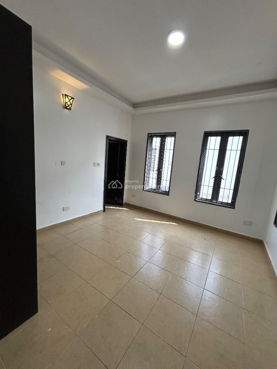 Well Maintained and Spacious 3 Bedroom Apartment with Bq, Oral Estate, Lekki, Lagos, Flat / Apartment for Rent