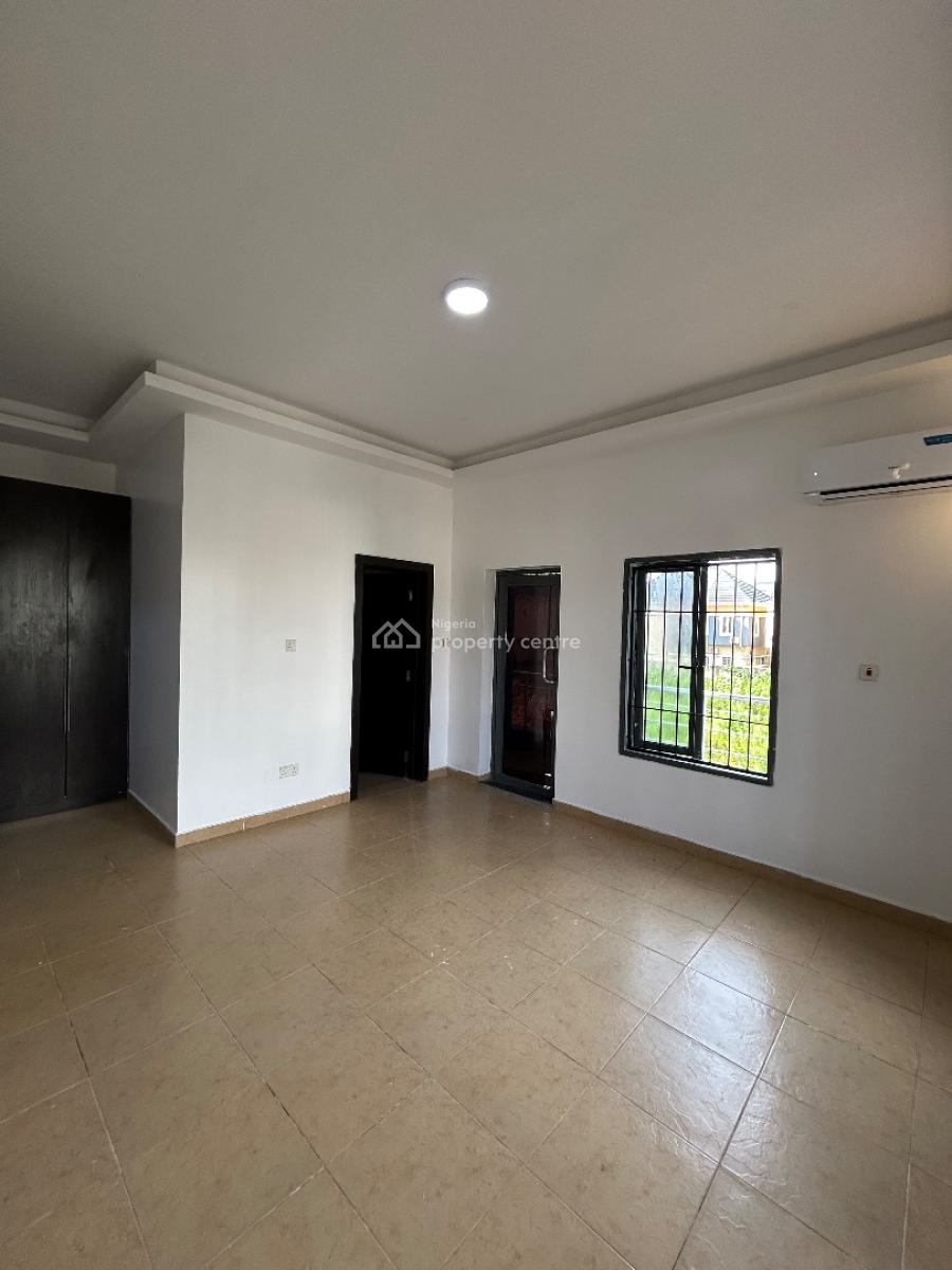Well Maintained and Spacious 3 Bedroom Apartment with Bq, Oral Estate, Lekki, Lagos, Flat / Apartment for Rent