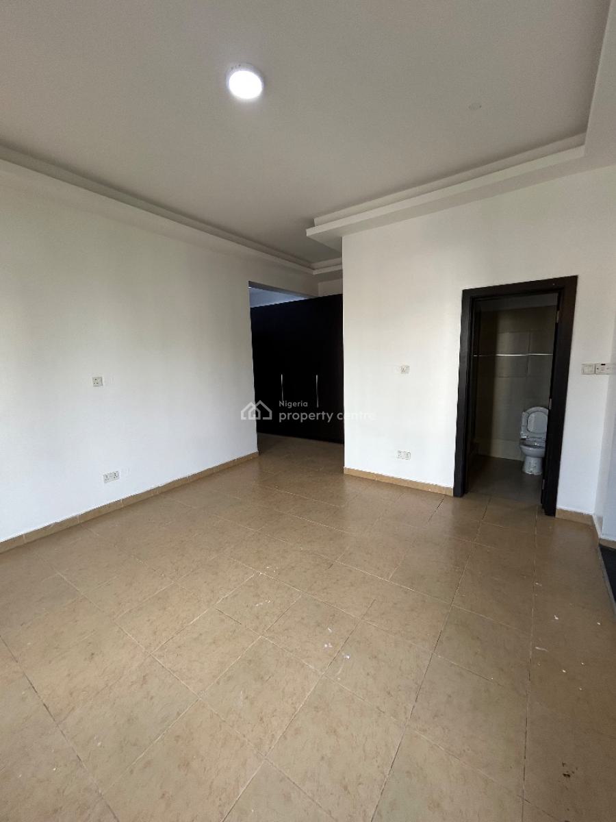 Well Maintained and Spacious 3 Bedroom Apartment with Bq, Oral Estate, Lekki, Lagos, Flat / Apartment for Rent