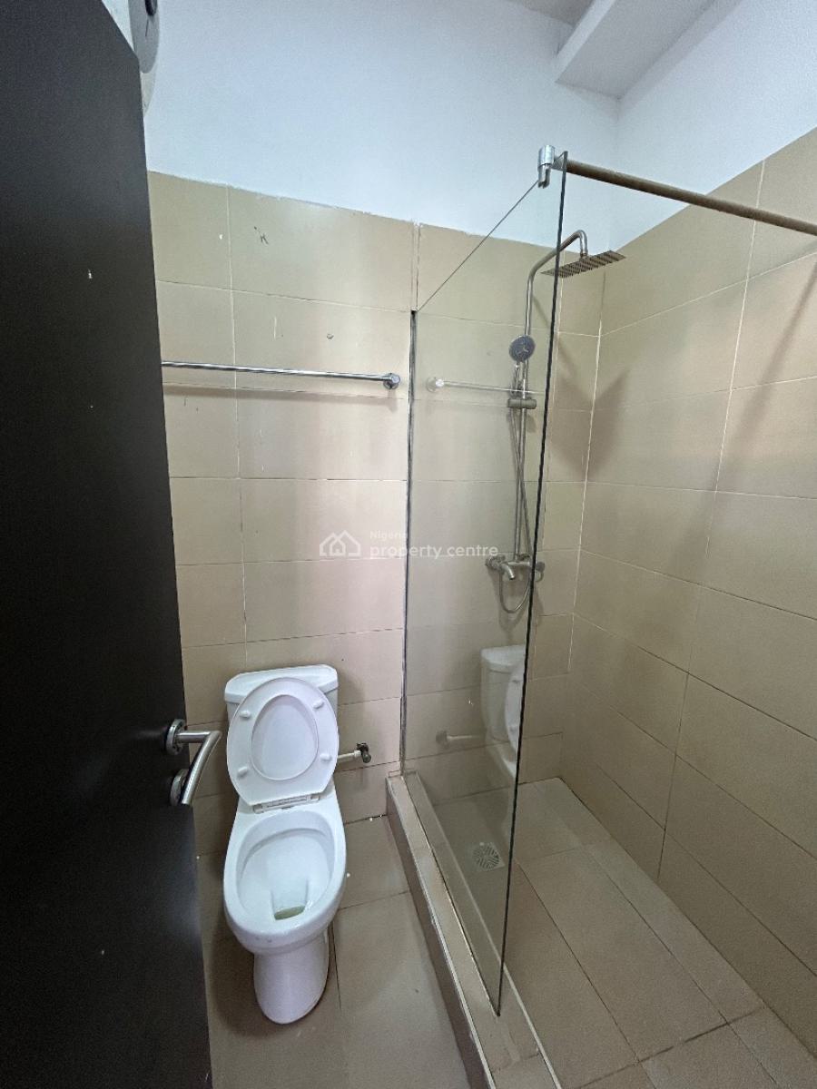 Well Maintained and Spacious 3 Bedroom Apartment with Bq, Oral Estate, Lekki, Lagos, Flat / Apartment for Rent