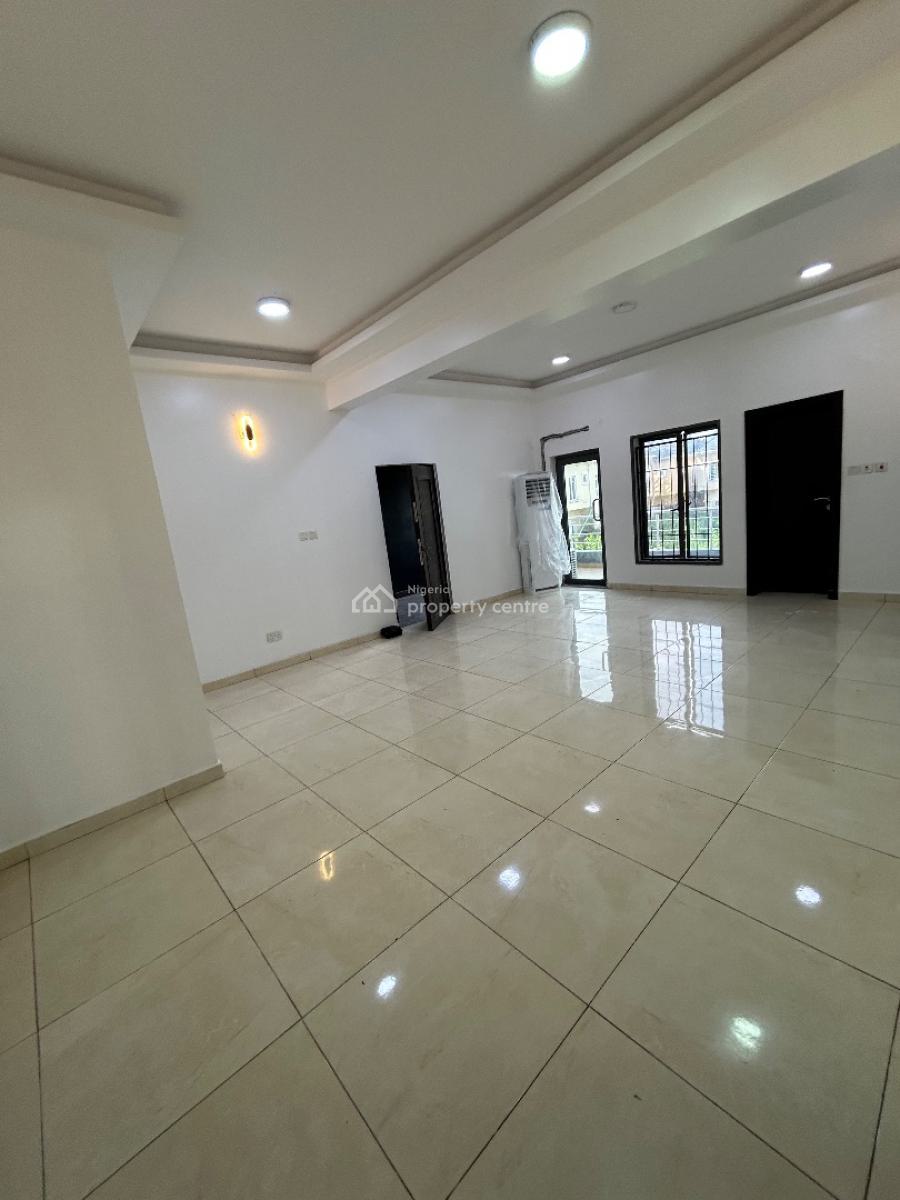 Well Maintained and Spacious 3 Bedroom Apartment with Bq, Oral Estate, Lekki, Lagos, Flat / Apartment for Rent