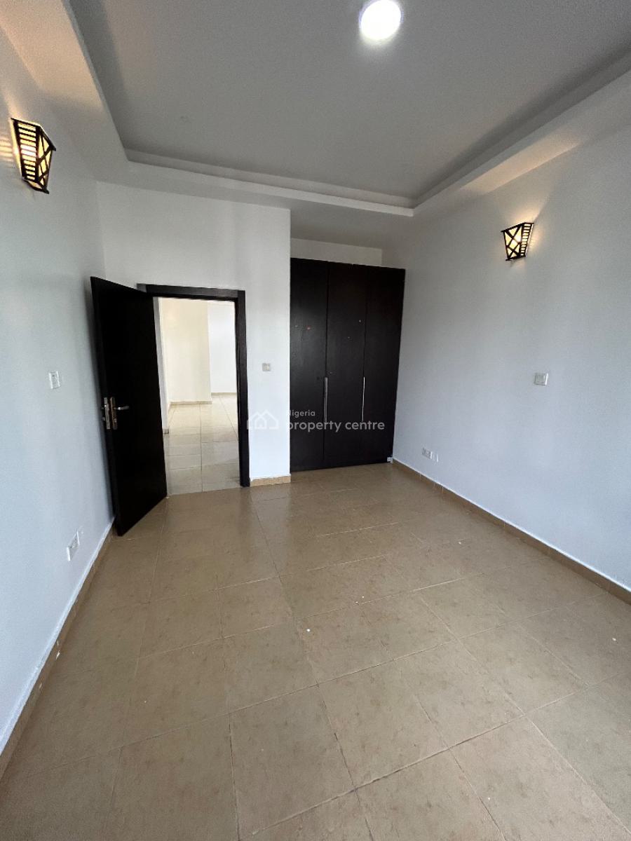 Well Maintained and Spacious 3 Bedroom Apartment with Bq, Oral Estate, Lekki, Lagos, Flat / Apartment for Rent
