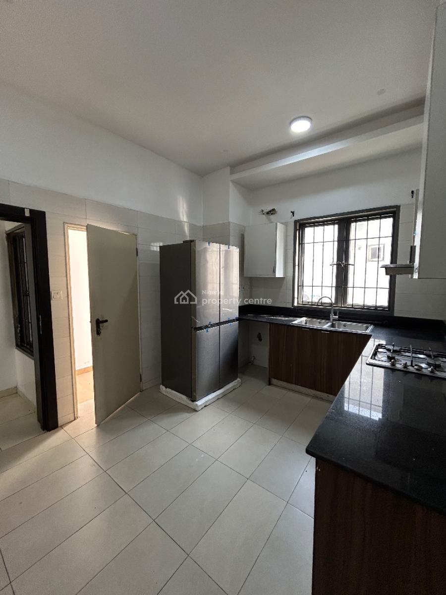 Well Maintained and Spacious 3 Bedroom Apartment with Bq, Oral Estate, Lekki, Lagos, Flat / Apartment for Rent