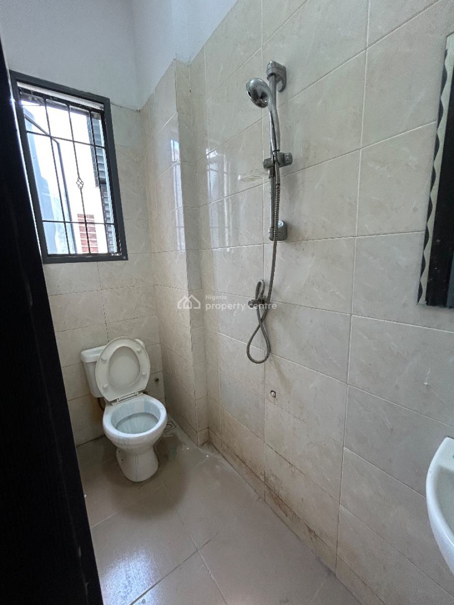 Well Maintained and Spacious 3 Bedroom Apartment with Bq, Oral Estate, Lekki, Lagos, Flat / Apartment for Rent