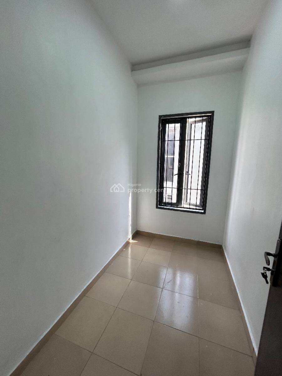 Well Maintained and Spacious 3 Bedroom Apartment with Bq, Oral Estate, Lekki, Lagos, Flat / Apartment for Rent
