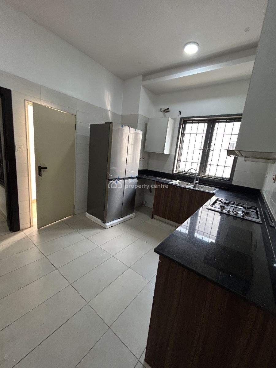 Well Maintained and Spacious 3 Bedroom Apartment with Bq, Oral Estate, Lekki, Lagos, Flat / Apartment for Rent