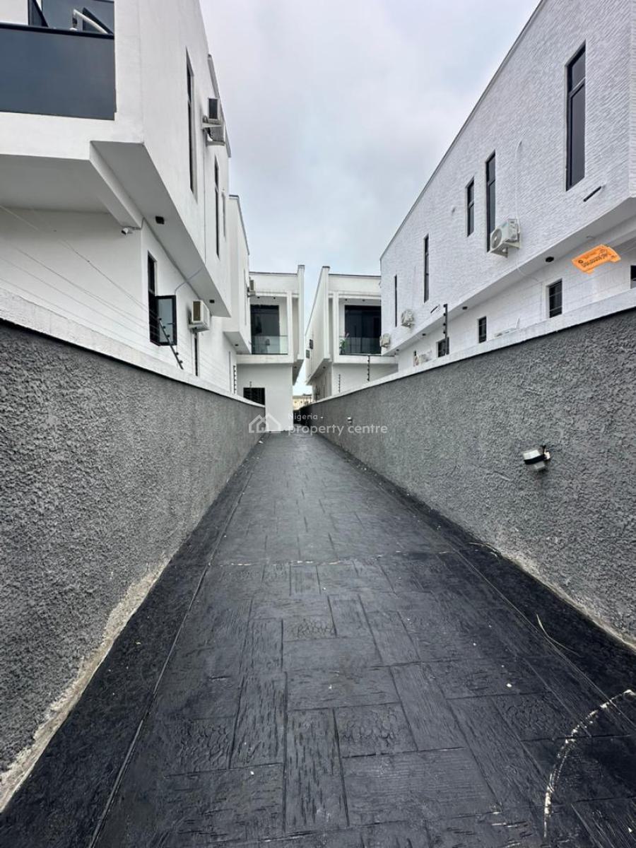 Spacious 4 Bedroom Semidetached  Duplex  with Bq., Orchid, Lekki, Lagos, Semi-detached Duplex for Sale