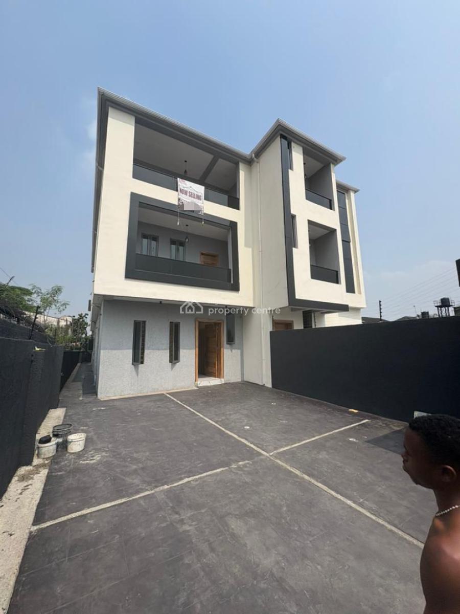 Exquisite Living! 5-bedroom Semi-detached with Wardrobe, Lekki Phase 1, Lekki, Lagos, Semi-detached Duplex for Sale