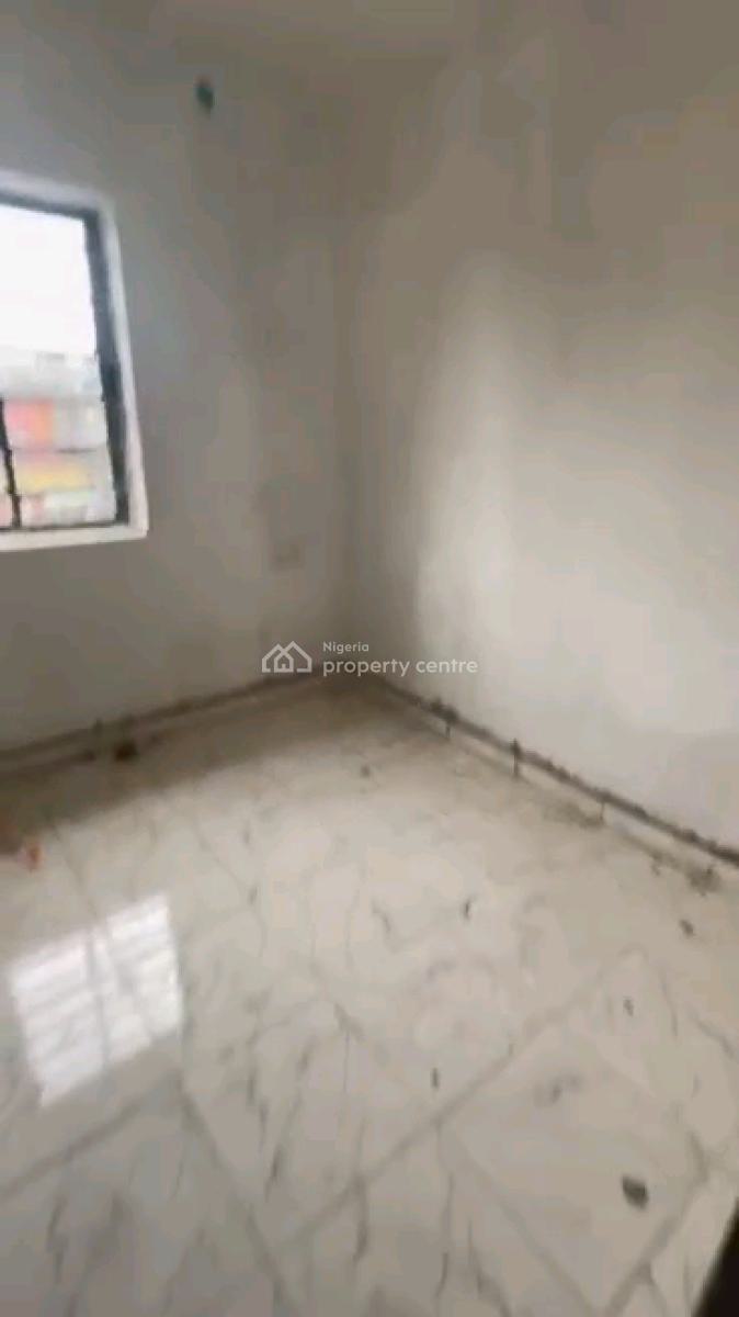 Standard and Spacious 2 Bedroom Flat, Shomolu, Lagos, Flat / Apartment for Rent
