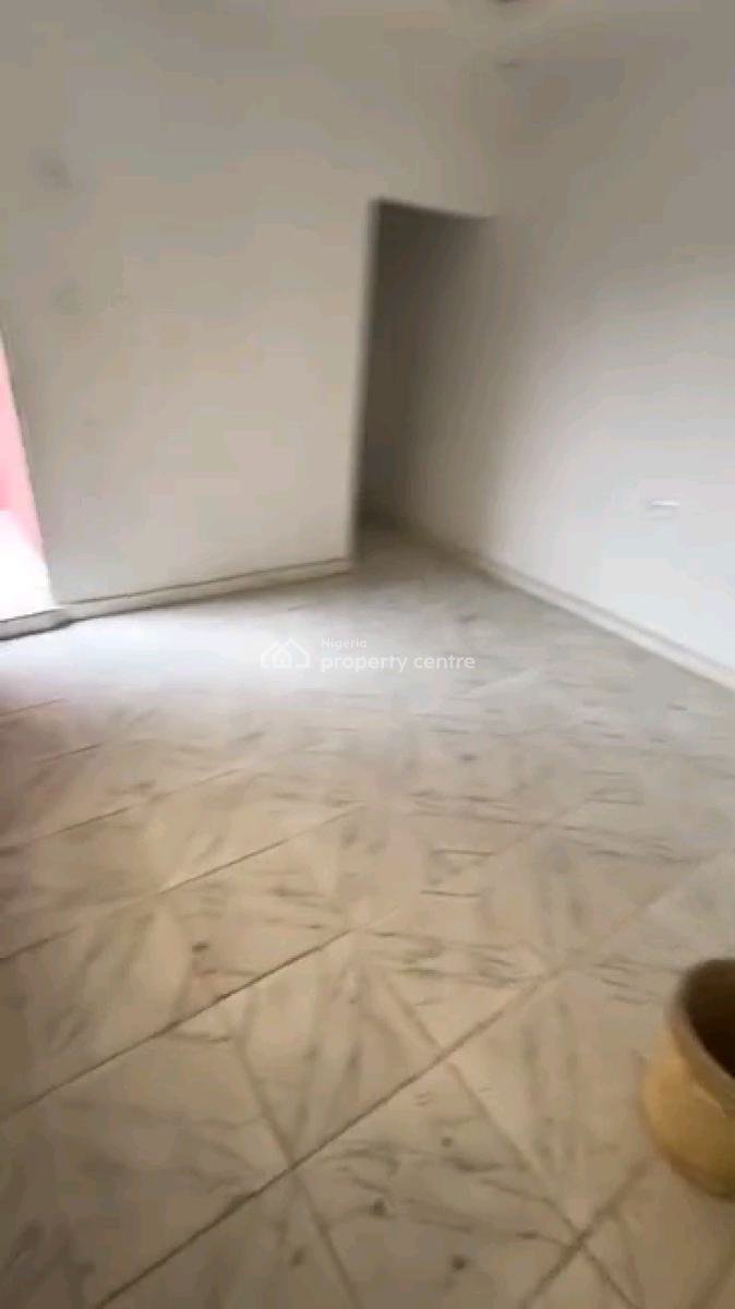 Standard and Spacious 2 Bedroom Flat, Shomolu, Lagos, Flat / Apartment for Rent