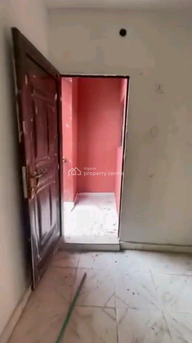 Standard and Spacious 2 Bedroom Flat, Shomolu, Lagos, Flat / Apartment for Rent