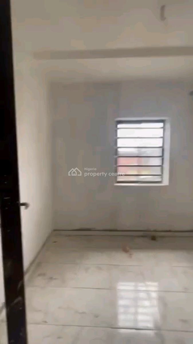 Standard and Spacious 2 Bedroom Flat, Shomolu, Lagos, Flat / Apartment for Rent