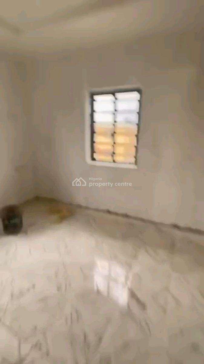Standard and Spacious 2 Bedroom Flat, Shomolu, Lagos, Flat / Apartment for Rent