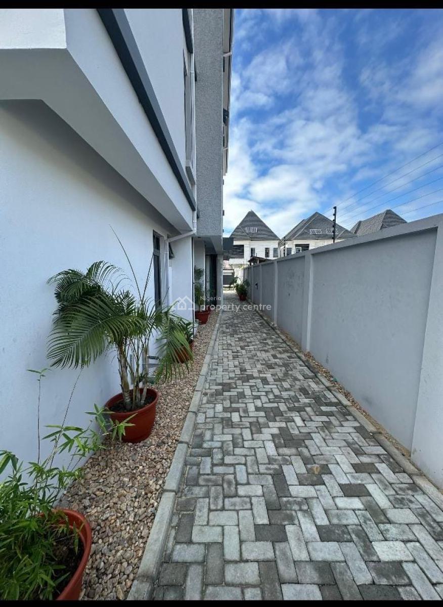 Fully Serviced Luxury 3bedrooms  Apartment in an Estate, Osapa, Lekki, Lagos, Flat / Apartment for Rent