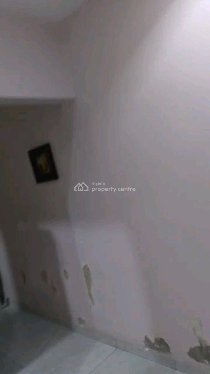 Standard and Spacious Mini Flat, Yaba, Adekunle, Yaba, Lagos, Mini Flat (room and Parlour) for Rent