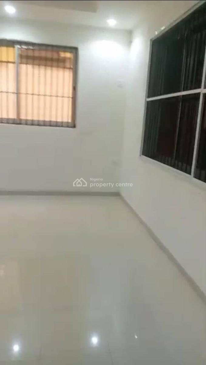 Lovely 2 Bedroom Flat, Oyadiran Estate, Sabo, Yaba, Lagos, Flat / Apartment for Rent