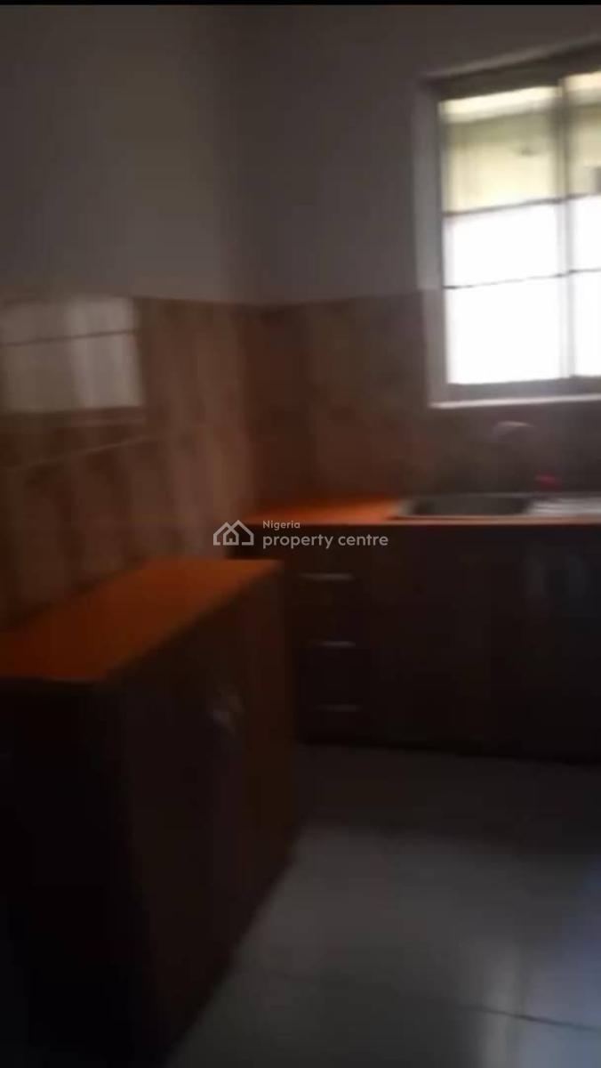 Lovely 2 Bedroom Flat, Oyadiran Estate, Sabo, Yaba, Lagos, Flat / Apartment for Rent
