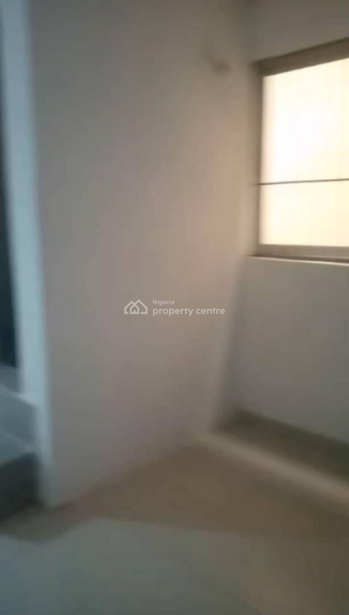 Lovely 2 Bedroom Flat, Oyadiran Estate, Sabo, Yaba, Lagos, Flat / Apartment for Rent