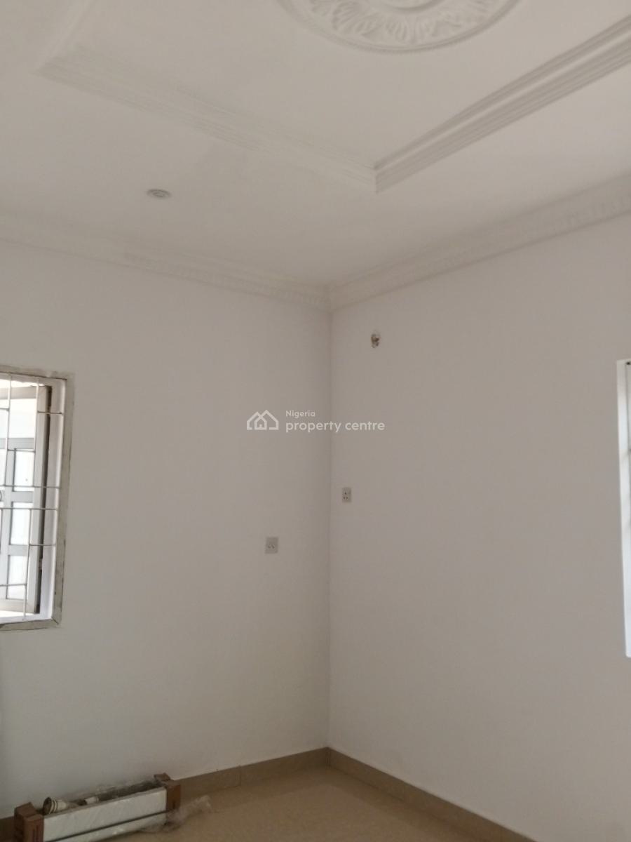 Sharp 2 Bedrooms, Bucknor Estate, Isolo, Lagos, Flat / Apartment for Rent