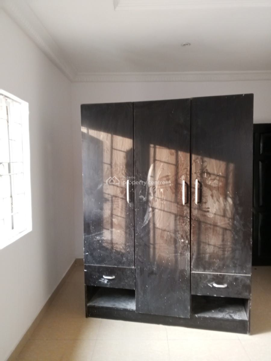 Sharp 2 Bedrooms, Bucknor Estate, Isolo, Lagos, Flat / Apartment for Rent