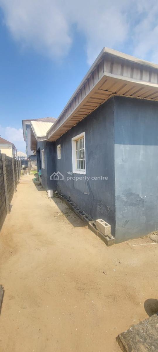 Standard 3 Bedroom Bungalow Apartment, Greenville Estate,, Badore, Ajah, Lagos, Flat / Apartment for Sale